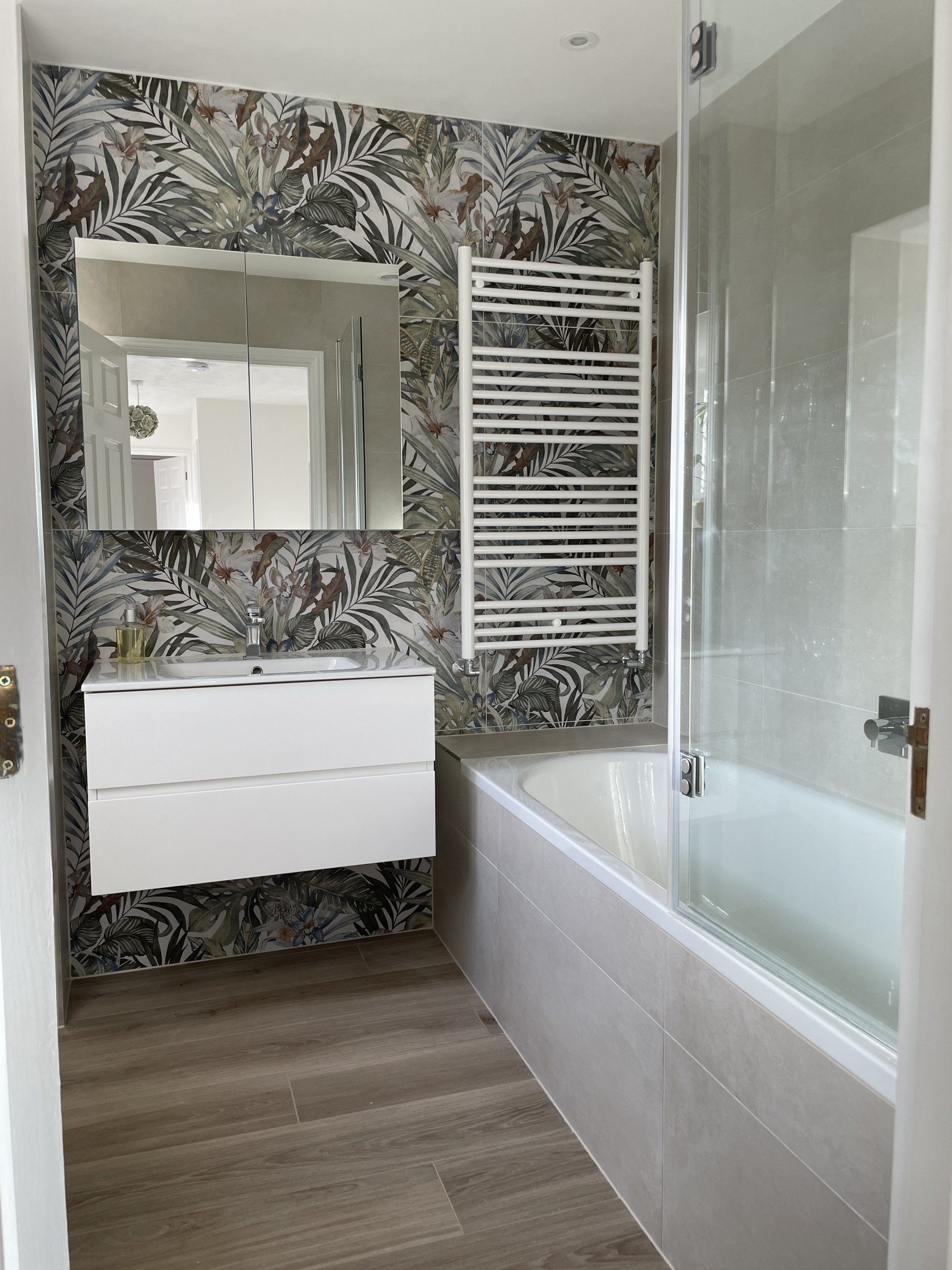 Bathroom feature 2024 wall tiles